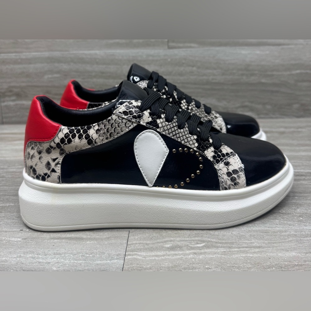 Patrizia Spring Step Heartthrob Lace Up Sneakers Womens Size 36 US 5.5-6